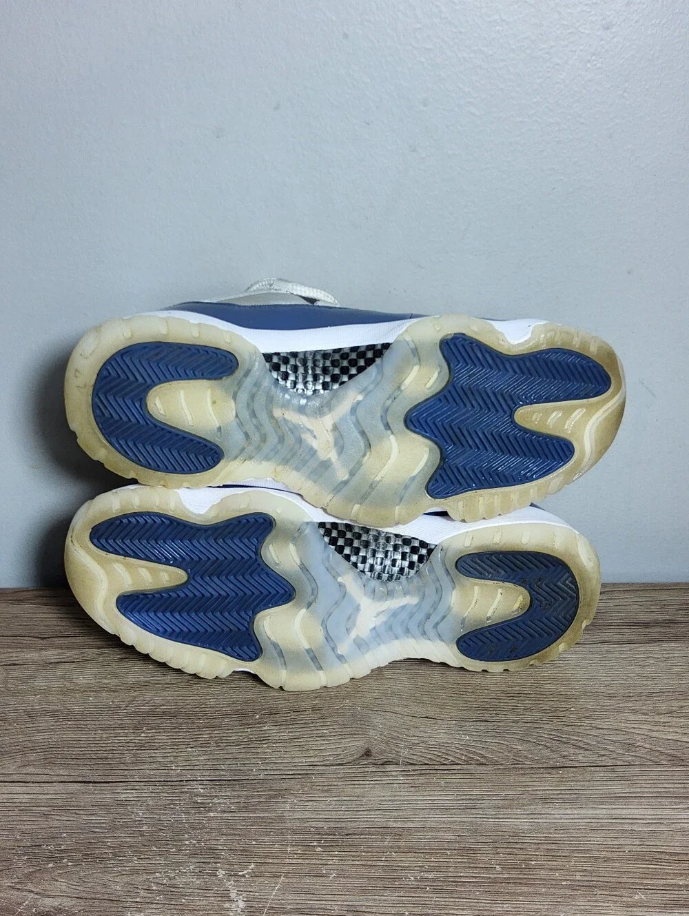 Air Jordan 11 Retro Low Diffused Blue Style # FV5104-104 Size 8